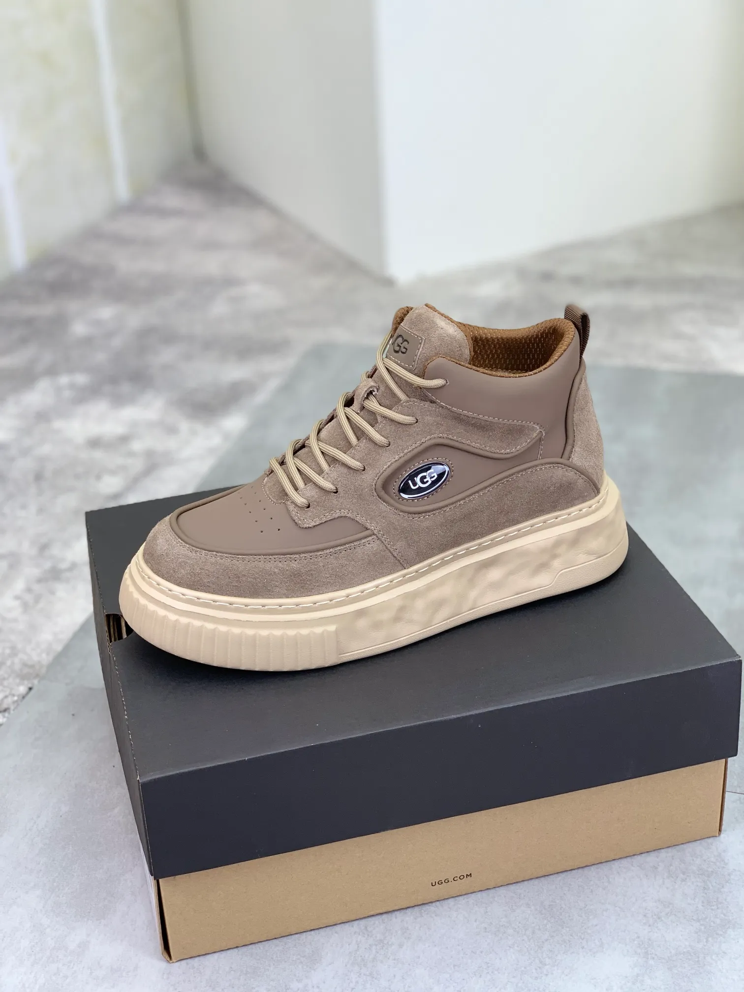 Men's shoes 💰P640 [New style] 💰 🆘 "Real wool" [UGG] 👉The popular men's shoes are synchronized with the official website 🔰The quality of the genuine products [satisfied] is not comparable to the imitations in the general market 🌀The upper is imported Italian frosted cowhide, and the lining is: foot pad 🅰️ grade 🐑Real wool👻Only Grade A can show the effect The hand feels smooth and delicate 🔱The shoe shape is grand, only genuine manufacturers can do it 🎄The perfect toughness of the original outsole 👻⬛️ allows customers to say goodbye to one-time consumption. Real wool lining, super warm. Available in black, brown and gray. Size: 39-44